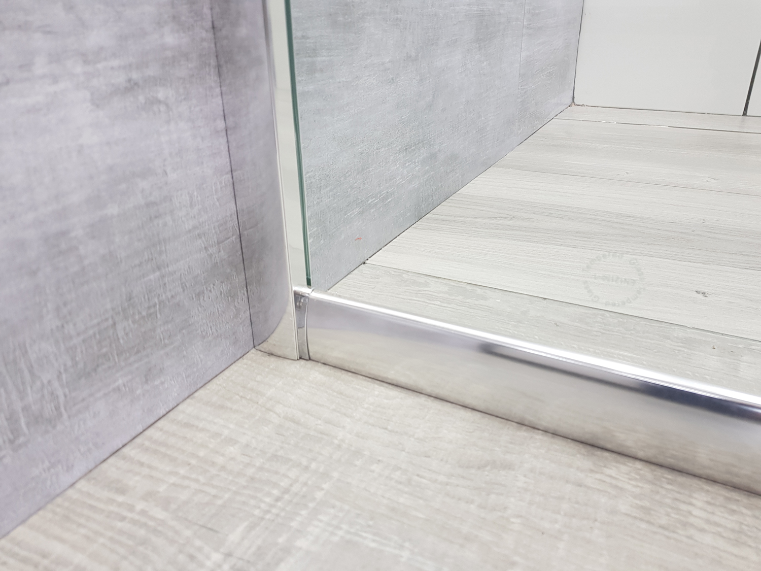 Quadrant Chrome Shower Enclosure With Sliding Door - 900 x 900 x 1850mm corner