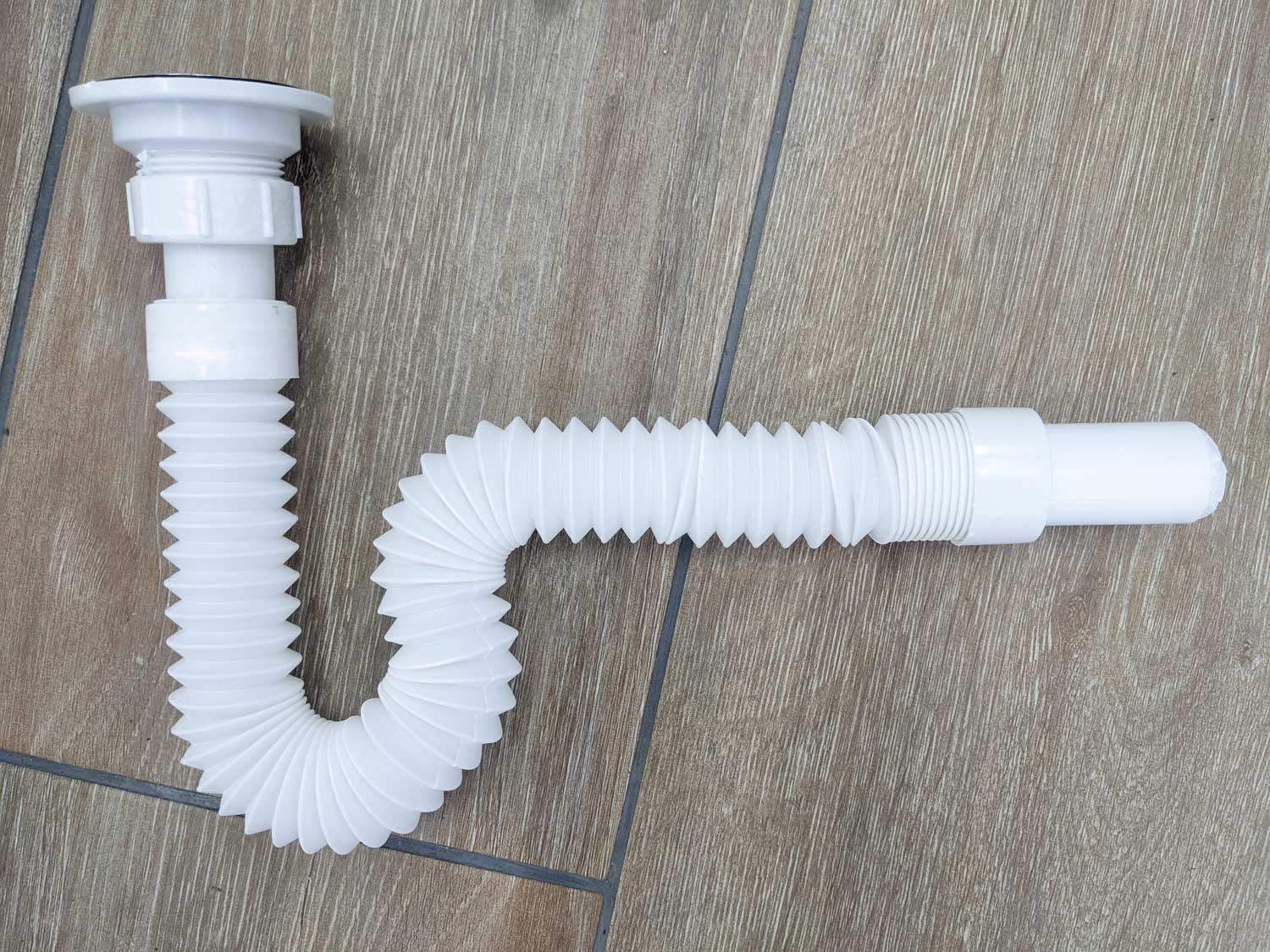 Bendi flexible and extendable bottle trap connection.