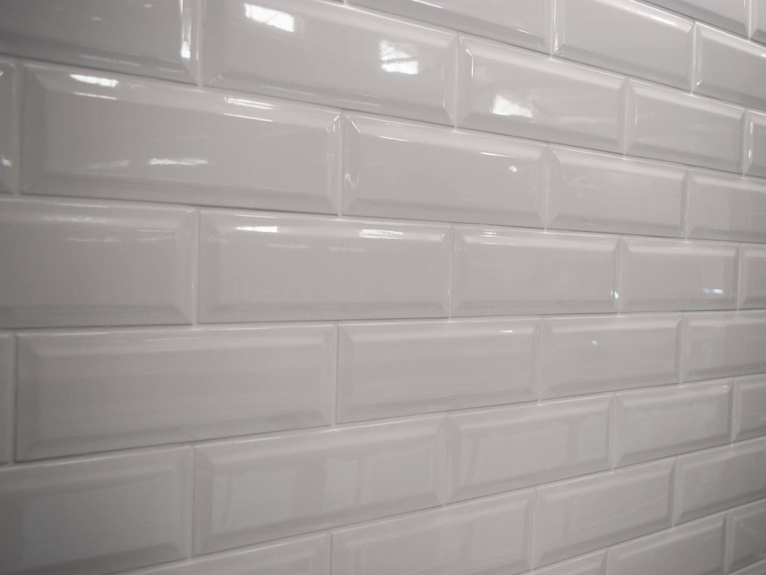 Bevelled White Shiny Ceramic Wall Tile
