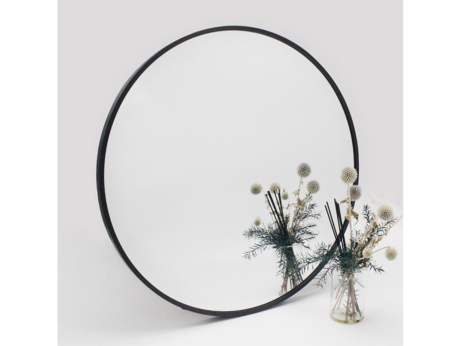 Black Aluminum Framed Round Mirror - 600mm