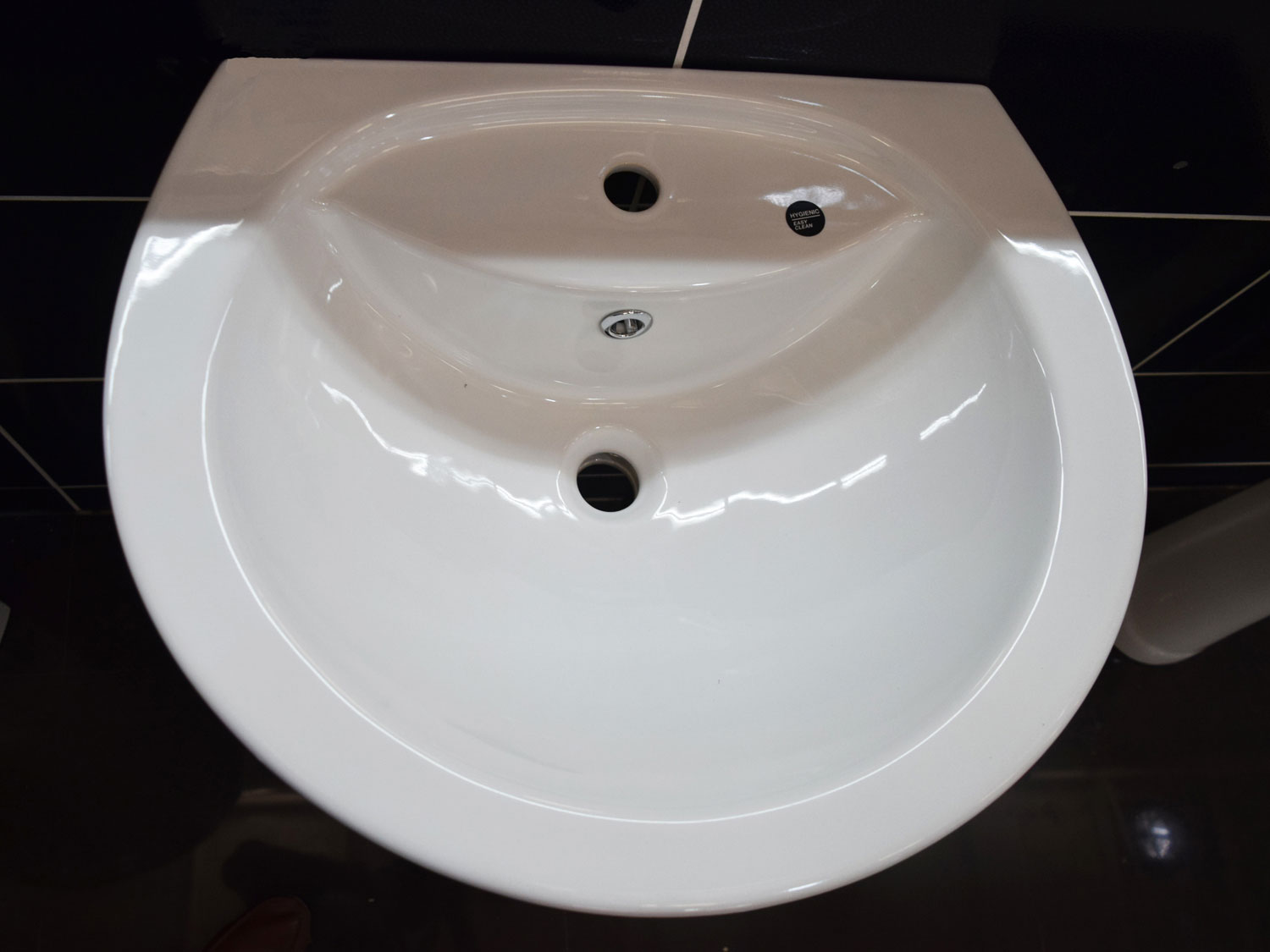 COTTO Alice White Wall Mounted Basin