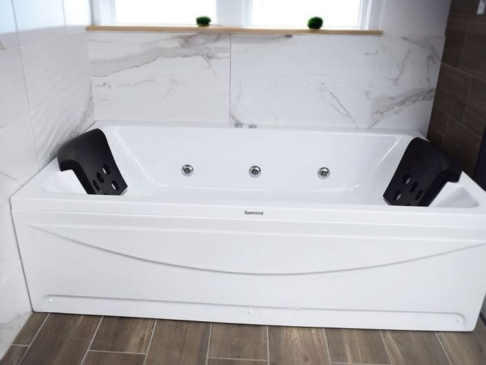 Soft Spa White Freestanding Acrylic Spa Bath
